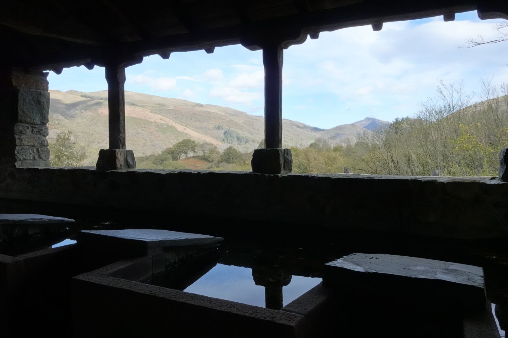 Gaztelu herriko harraska, barrutik